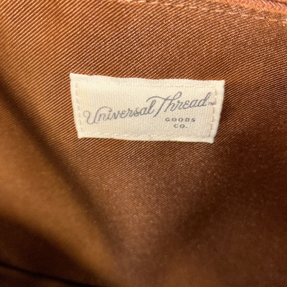 Large tote, travel bag color is green and brown - Picture 4 of 5